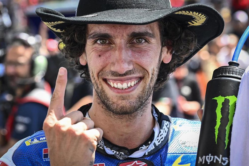 El piloto español Alex Rins celebra su victoria en el GP Las Américas de 2023