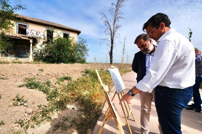 Jacobo Calvo y Francisco Cuenca en el entorno del Cortijo de los Cipreses