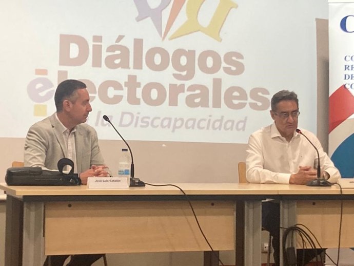El portavoz del grupo municipal de VOX y candidato a la Alcaldía del Ayuntamiento de Zaragoza, Julio Calvo, en el ciclo de CERMI "Diálogos Electorales"
