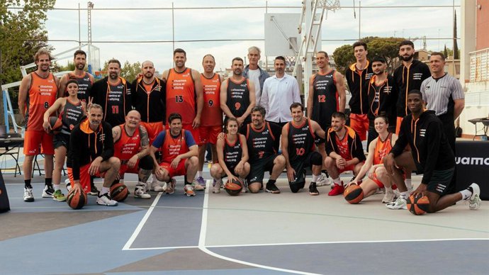 La ACB y el grupo Estopa juegan el partido más especial contra el bullying.