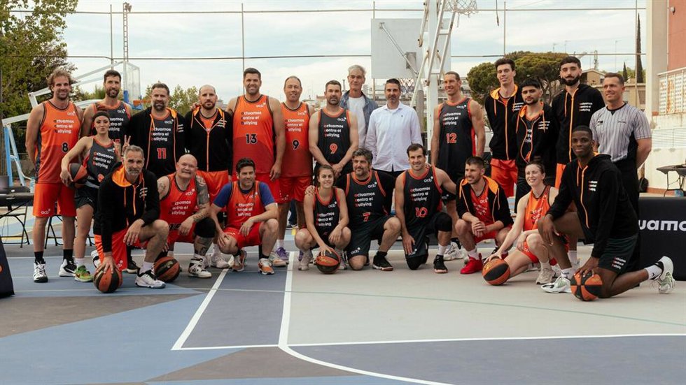 La ACB y el grupo Estopa juegan el partido más especial contra el bullying.