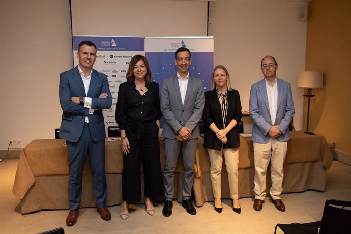 Miembros de la junta de la Trobada Empresarial al Pirineu durante la presentación de la 34 edición