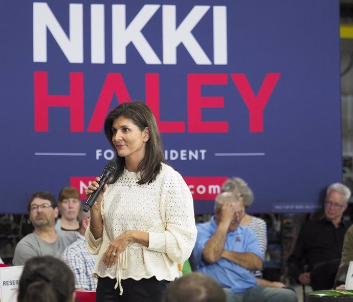 La candidata a las primarias republicanas para las presidenciales de Estados Unidos, Nikki Haley, durante un acto de precampaña