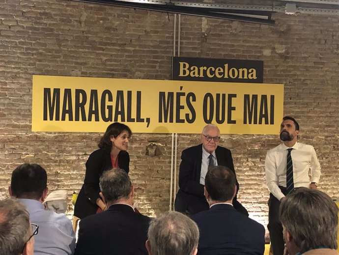 El alcaldable de ERC Ernest Maragall y el conseller Roger Torrent durante el acto.