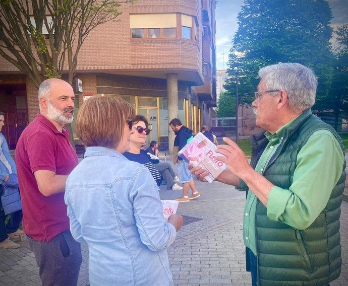 'Floro', A La Derecha