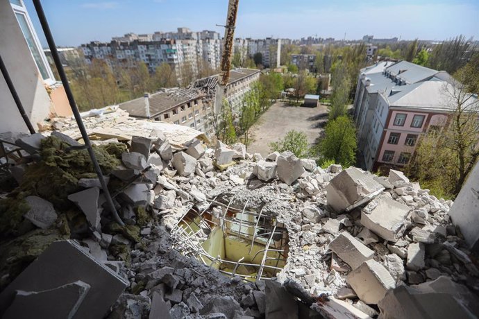 April 18, 2023, Kherson, Ukraine: A view of a destroyed building amid Russia-Ukraine war in Kherson. After Putin's visit was made public on Tuesday, Ukrainian officials said Russian forces had shelled the center of Kherson, killing one and injuring nine.