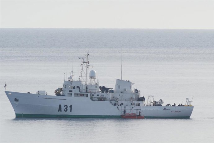 El buque hidrográfico Malaspina varado en las proximidades del islote de Es Vedr, a 27 de abril de 2023, en Ibiza, Islas Baleares (España). 