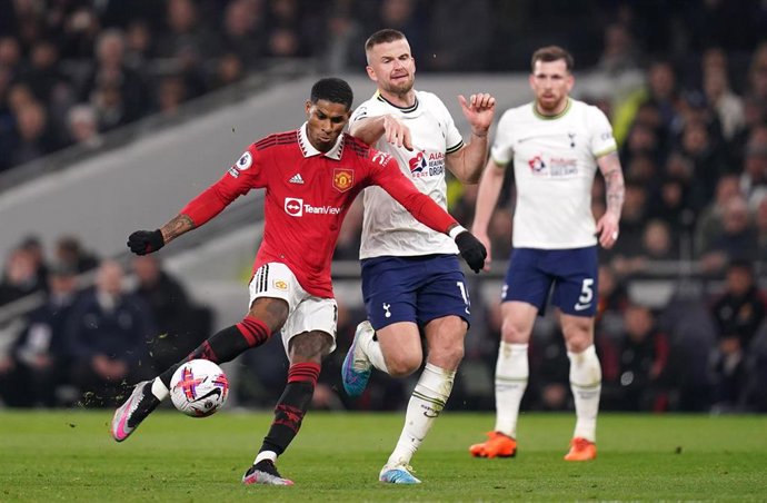 27 April 2023, United Kingdom, London: Manchester United's Marcus Rashford has a shot at goal during the English Premier League soccer match between Tottenham Hotspur and Manchester United at the Tottenham Hotspur Stadium. Photo: John Walton/PA Wire/dpa