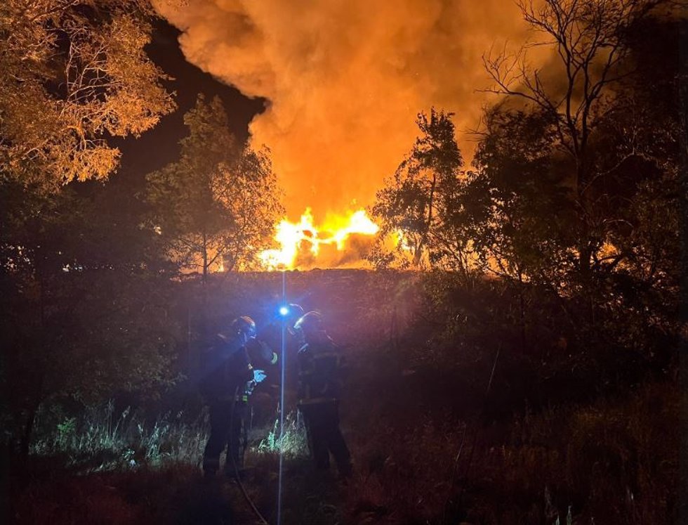 Incendio en el exterior de una planta de residuos en Colmenar Viejo
