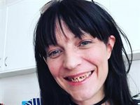 Camilo Blanes impacta posando en sus redes sociales sin dientes y 'convertido' en mujer