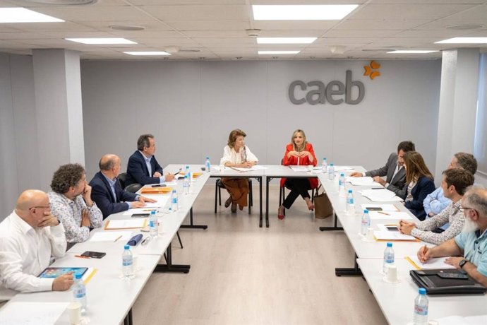 La candidata de CS al Govern, Patricia Guasp, reunida con la Ejecutiva de la CAEB