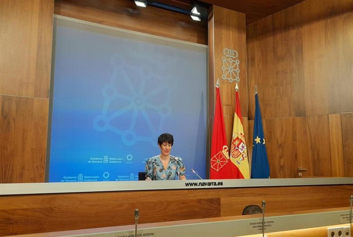 Archivo - La consejera de Economía y Hacienda del Gobierno de Navarra, Elma Saiz, durante una rueda de prensa.