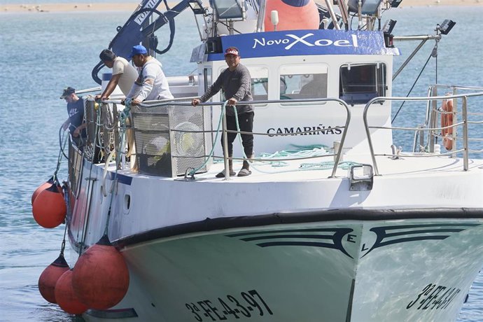 El barco gallego 'Novo Xoel', del que un pescador cayó al mar el pasado martes a cinco millas al norte de San Vicente de la Barquera y se encuentra desaparecido.
