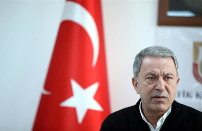 Archivo - El ministro de Defensa de Turquía, Hulusi Akar