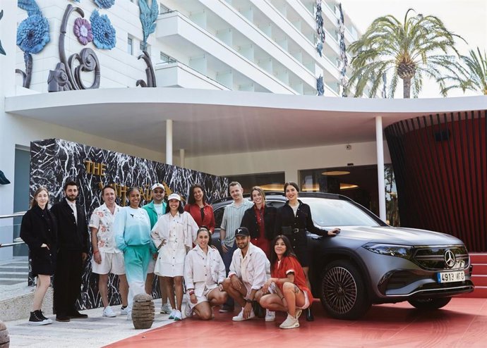 El riojano, David Catalán, diseña los nuevos uniformes de Ushuaa Ibiza Beach Hotel