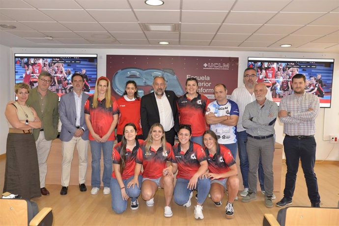 Uclm. Np Estudiantes De La Uclm Inician La Transformación Digital Del Club Balonmano Pozuelo De Calatrava Con El Diseño Y Desarrollo De Su Web