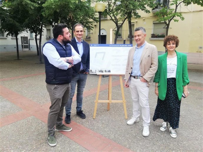 Conrado Escobar, con Celia Sanz, Miguel Sáinz e Iñigo López-Araquistain