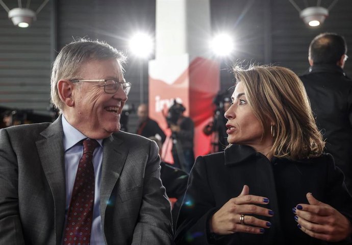 Archivo - El 'president' de la Generalitat, Ximo Puig, y la ministra de Transportes, Movilidad y Agenda Urbana, Raquel Sánchez,  en una imagen de archivo