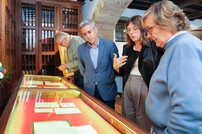 El vicepresidente y consejero, Pablo Zuloaga, inaugura la exposición La Barraca de García Lorca en la Casona de Tudanca.