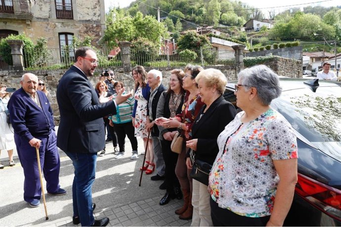El presidente del Principado de Asturias y candidato socialista a la reelección, Adrián Barbón, en Ponga