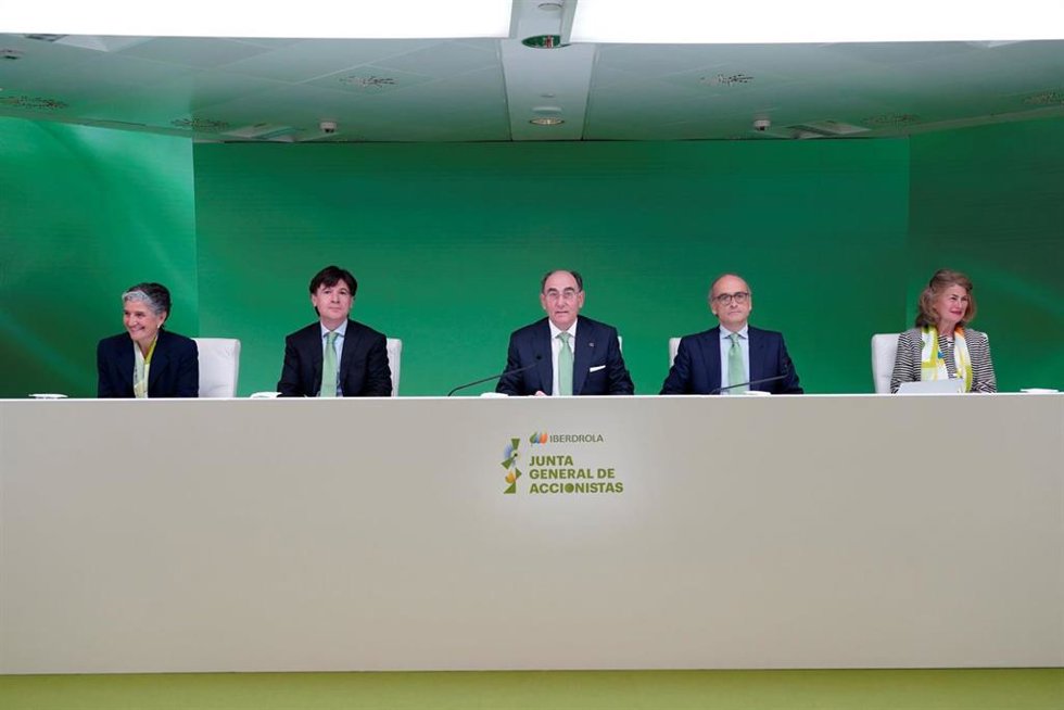 Los miembros del Consejo de Administración de Iberdrola durante la junta general de accionsitas celebrada este viernes.