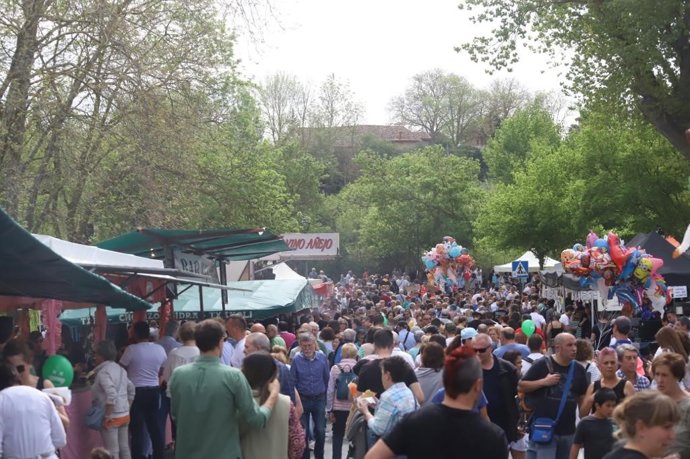 Las campas de Armentia reciben a miles de alaveses con motivo de la celebración de San Prudencio