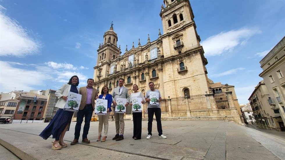 Miembros del jurado antes de dar a conocer el fallo del II Galardón Internacional del Aceite de Oliva Ciudad de Jaén