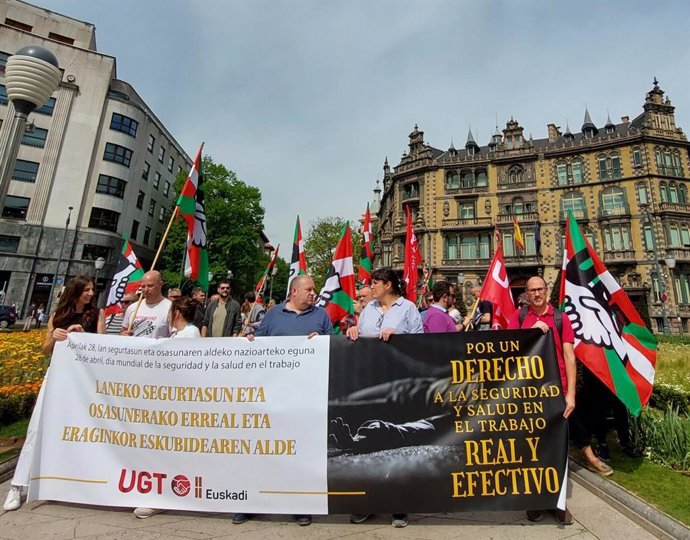 Concentración de UG-Euskadi en Bilbao en el Día Internacional de la Seguridad y Salud en el Trabajo.