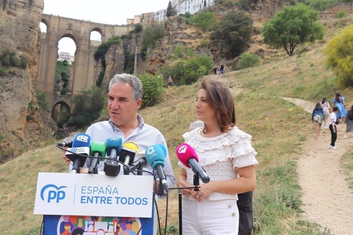 El coordinador general del PP, Elías Bendodo, en Ronda (Málaga).