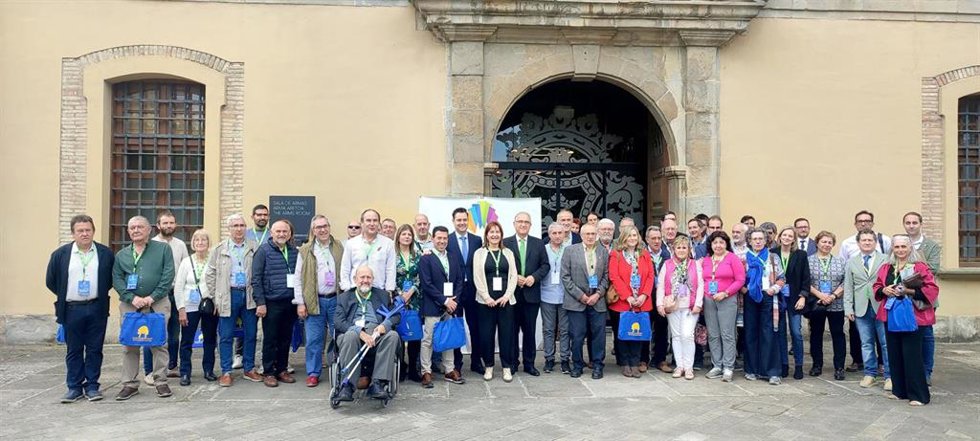 Imagen de la última asamblea general de la Asociación de Municipios del Camino de Santiago presidida por Enrique Maya