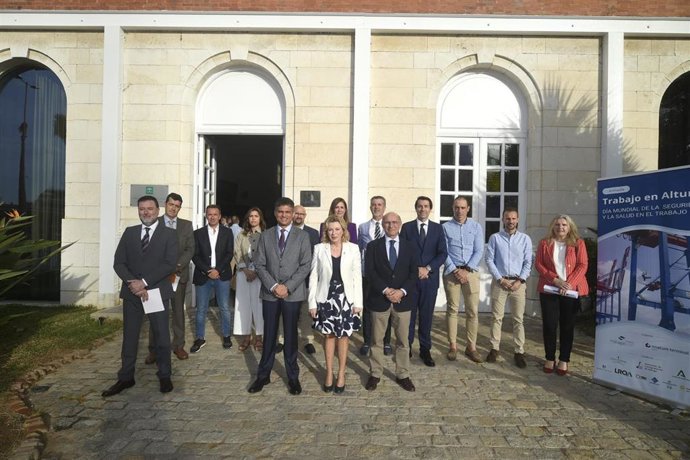 El acto ha sido presidido por Carlos Rubio, presidente de la Autoridad Portuaria de Málaga; Carmen Sánchez delegada de la Junta de Andalucía; Cesar Cegarra, director de Noatum Terminal Málaga y Pilar Fernández-Fígares, gerente de la Fundación Málagaport.