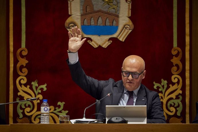 El presidente de la Diputación de Ourense y presidente del PP de Ourense, Manuel Baltar, durante un pleno ordinario de la Diputación de Ourense, a 28 de abril, en Ourense, Galicia (España). La Diputación de Ourense celebra hoy el pleno ordinario de abri