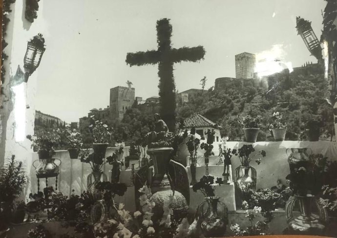 Imagen histórica del Día de la Cruz en Granada.