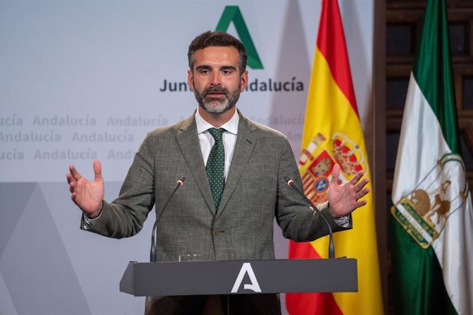 El consejero de Sostenibilidad, Medio Ambiente y Economía Azul y portavoz del Gobierno andaluz, Ramón Fernández Pacheco, en una foto de archivo en rueda de prensa.