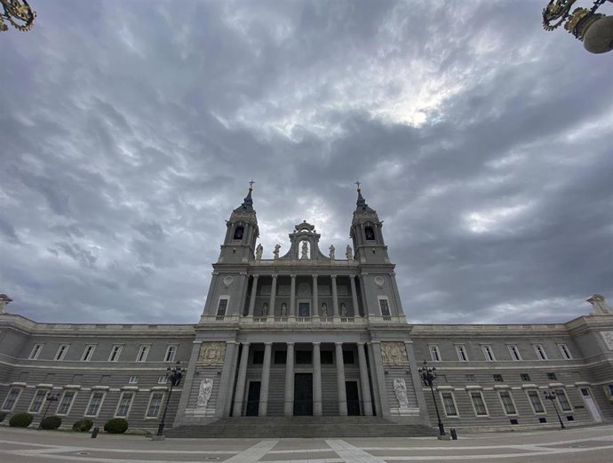 Archivo - Fachada del Palacio Real