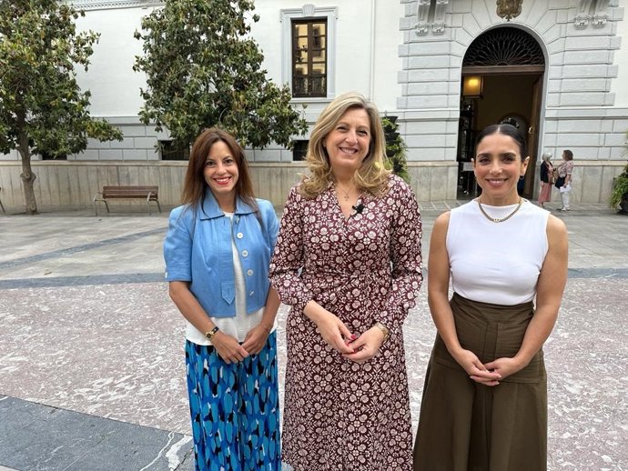 Beatriz Sánchez Agustino, junto a  Mónica Rodríguez Gallego y Paloma Gómez Enríquez.