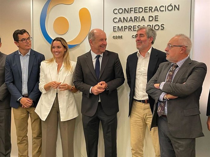 Pablo Rodríguez, María Fernández y Fernando Clavijo, todos de CC, en un encuentro con la CCE en Las Palmas de Gran Canaria