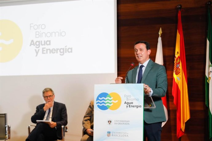 El presidente de la Diputación de Almería interviene en el foro 'Binomio agua y energía'.