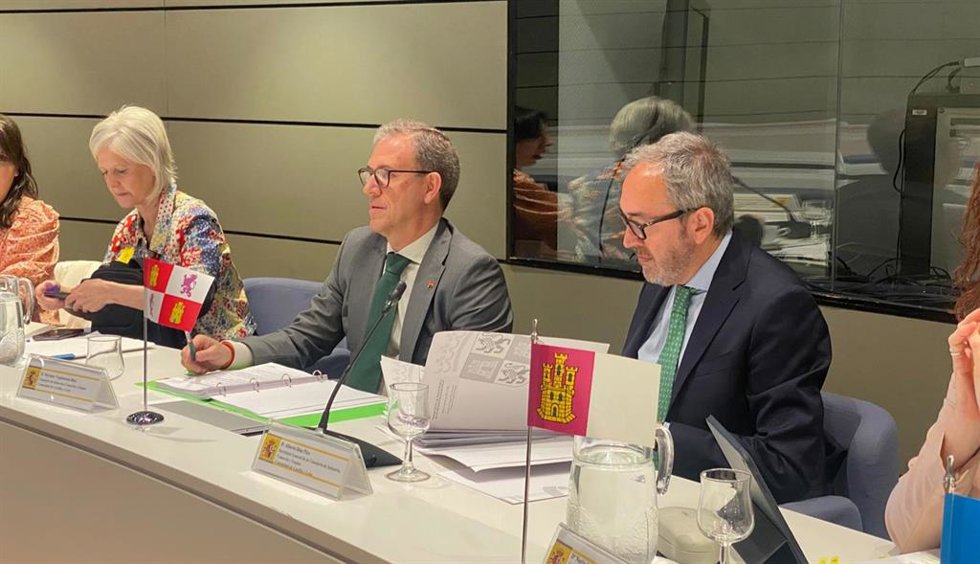 El consejero de Industria de la Junta de Castilla y León, Mariano Veganzones, durante la reunión celebrada este viernes.