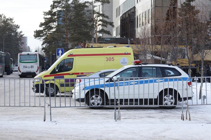 Archivo - Un coche de la Policía kazaja en Almaty, Kazajistán