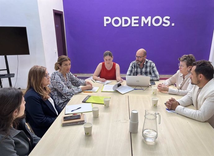 Los candidatos de UP a las elecciones del 28, Antnia Jover, Fernando Fernández, Iván Sevillano y Aurora Ribot, se reunen con representantes de las cooperativas baleares.