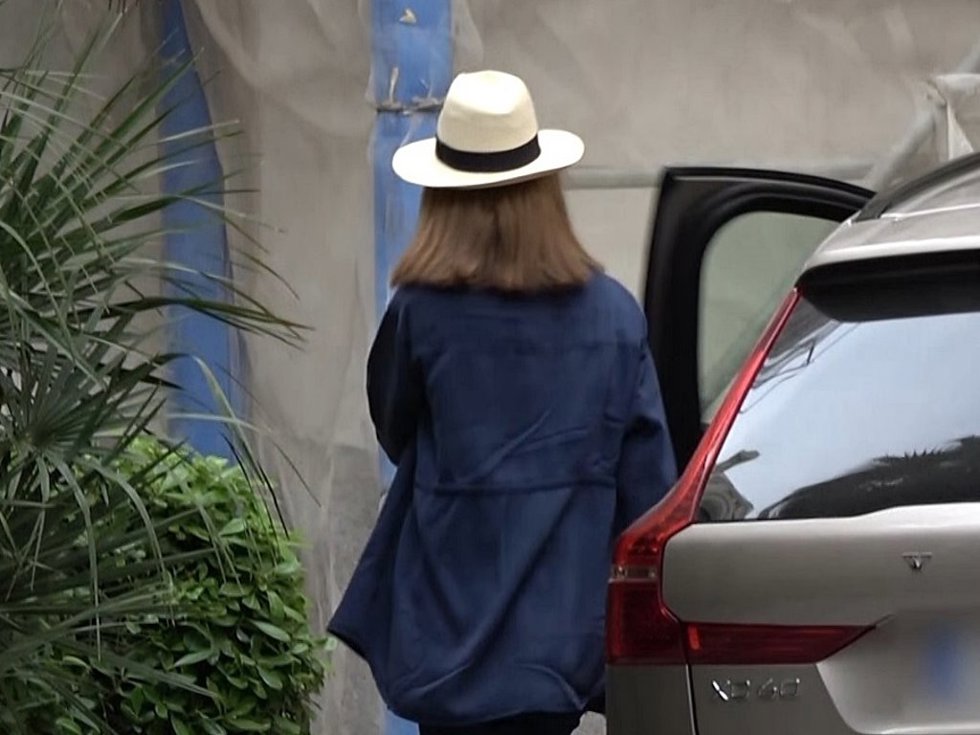 LA INFANTA ELENA DA LA ESPALDA A LAS INFORMACIONES DE SU SUPUESTA HERMANA SECRETA
