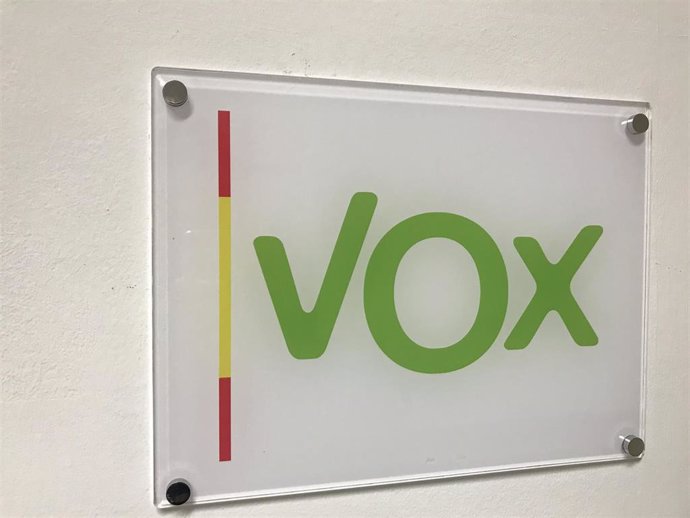 Archivo - Logo de VOX en metracrilato