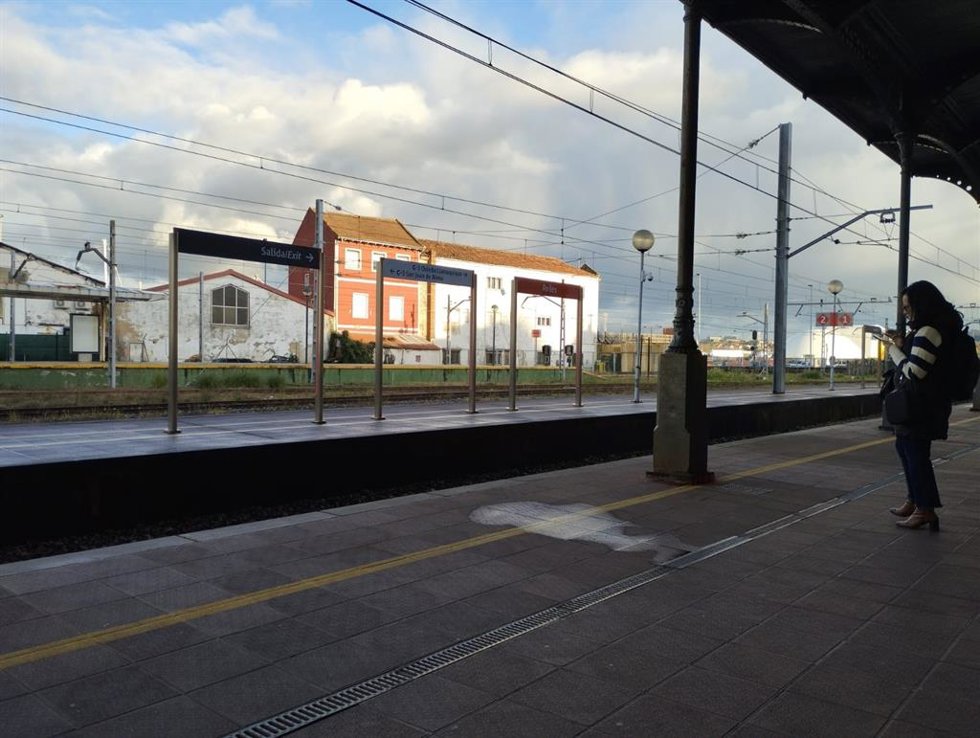 Archivo - Estación de tren de Avilés