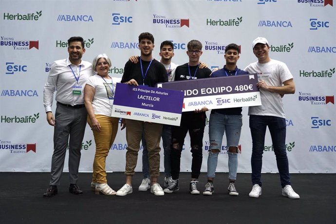 Los estudiantes murcianos Alejandro Lario, Diego Moreno, Gregorio García y José Ángel Martínez, estudiantes de 2 de Bachillerato del IES Príncipe de Asturias de Lorca