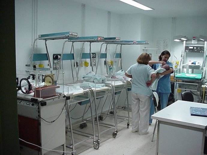 Archivo - Matronas en un hospital, en imagen de archivo
