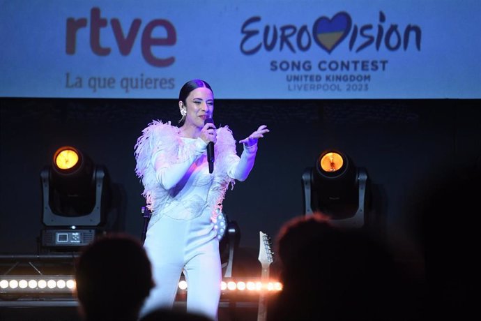La cantante Banca Paloma actúa durante un evento de despedida antes de su viaje a Liverpool para representar a España en el Festival de Eurovisión 2023, en los cines Callao, a 27 de abril de 2023, en Madrid (España). 