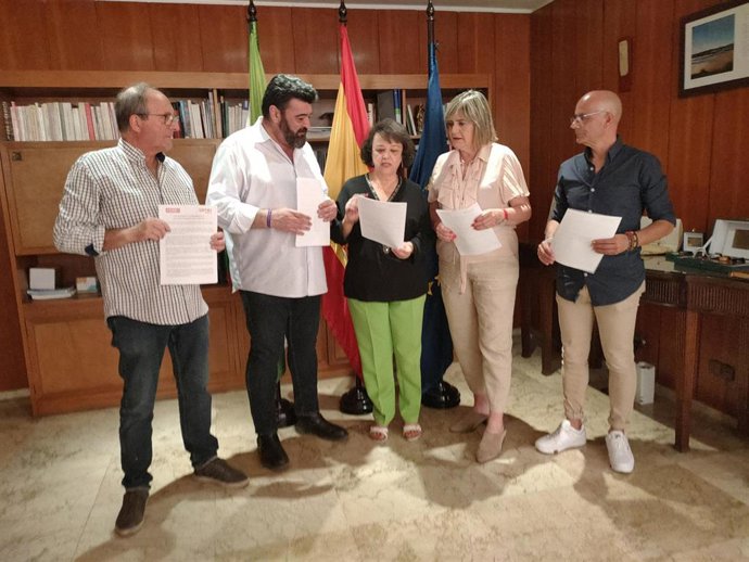 Responsables de CCOO y UGT en su encuentro con la subdelegada del Gobierno.