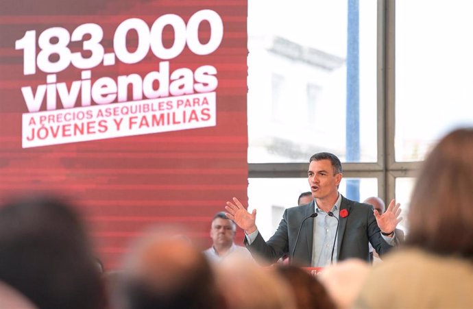 O secretario xeral do PSOE e presidente do Goberno, Pedro Sánchez, intervén durante un acto do PSdeG-PSOE, en Palexco, a 28 de abril de 2023, na Coruña, Galicia (España). Durante o acto presentáronse as candidaturas do PSdeG-PSOE ás e