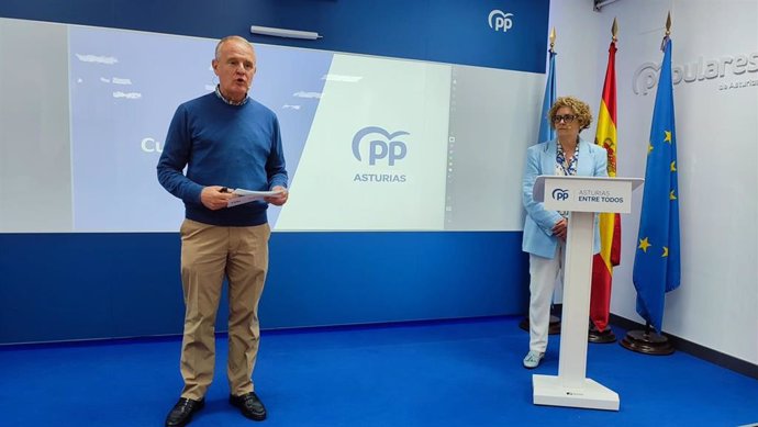 El candidato del PP, Diego Canga, y la diputada del PP Gloria García.